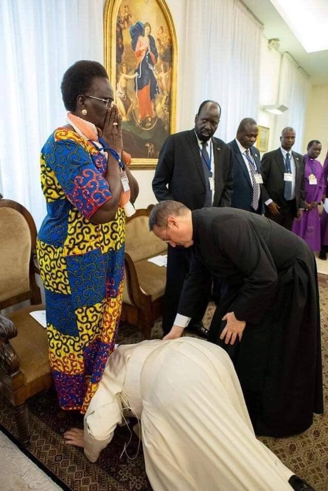 Watch As Pope Francis Bows And Kisses Feet Of Salva Kiir And Riek